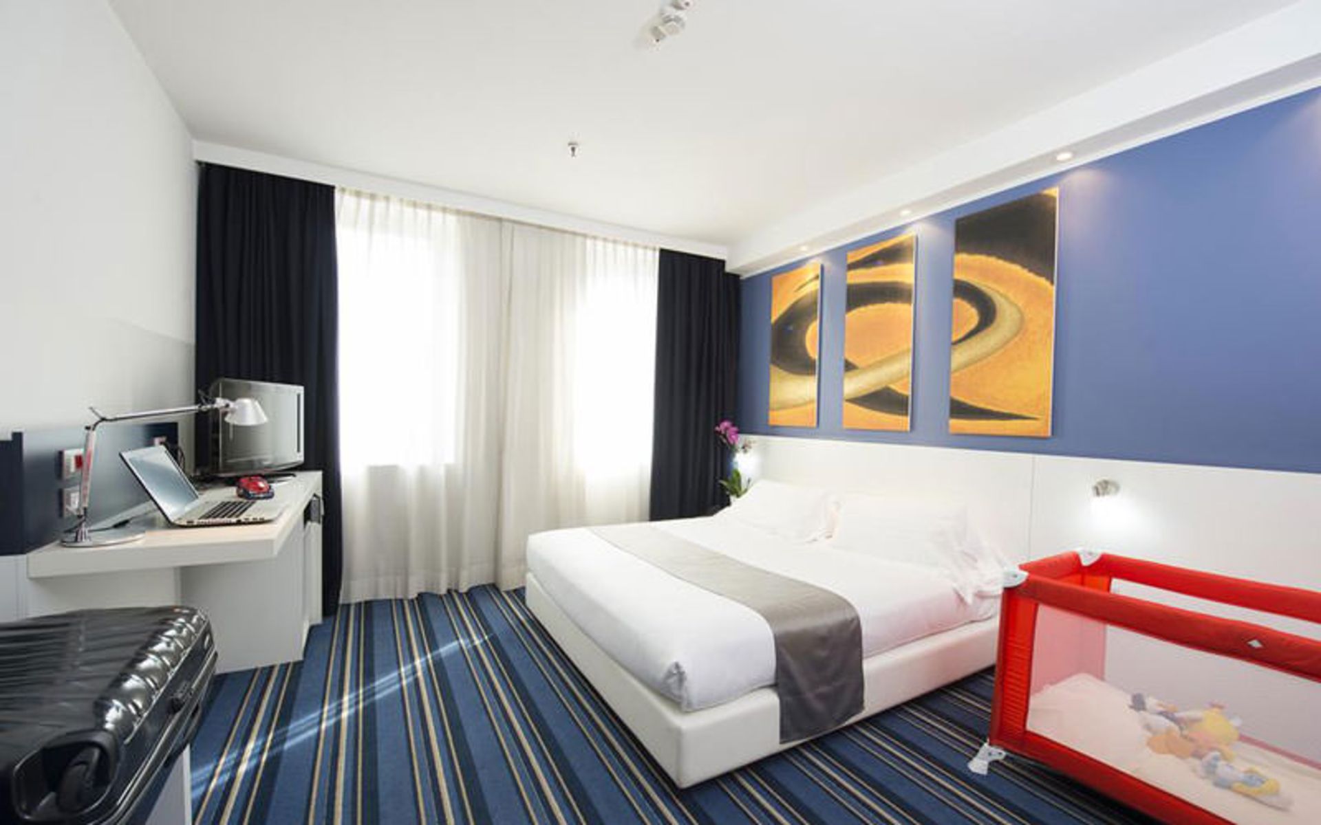 هتل نئو (Neo Hotel)