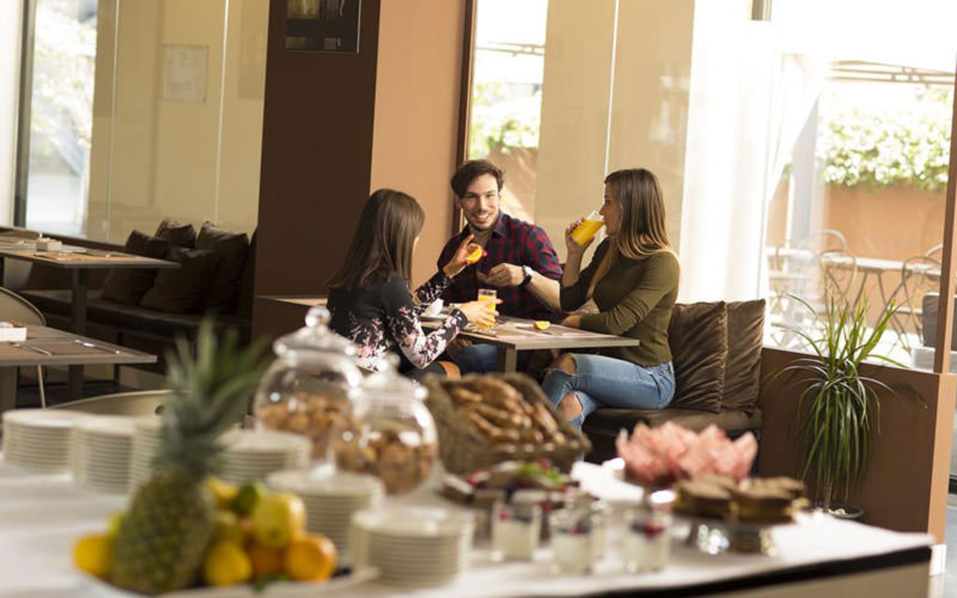 هتل نئو (Neo Hotel)