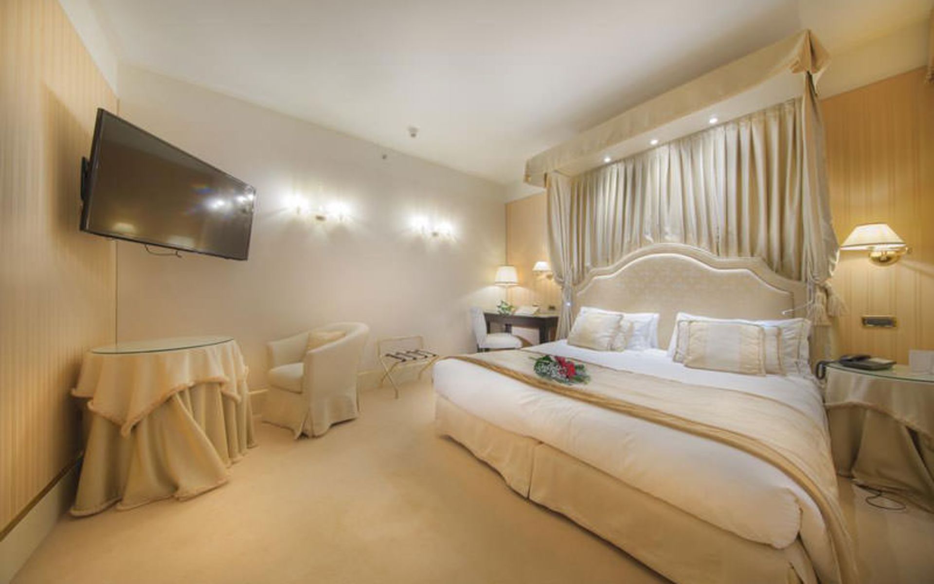 هتل آلا کُمِدیا (Hotel A La Commedia)