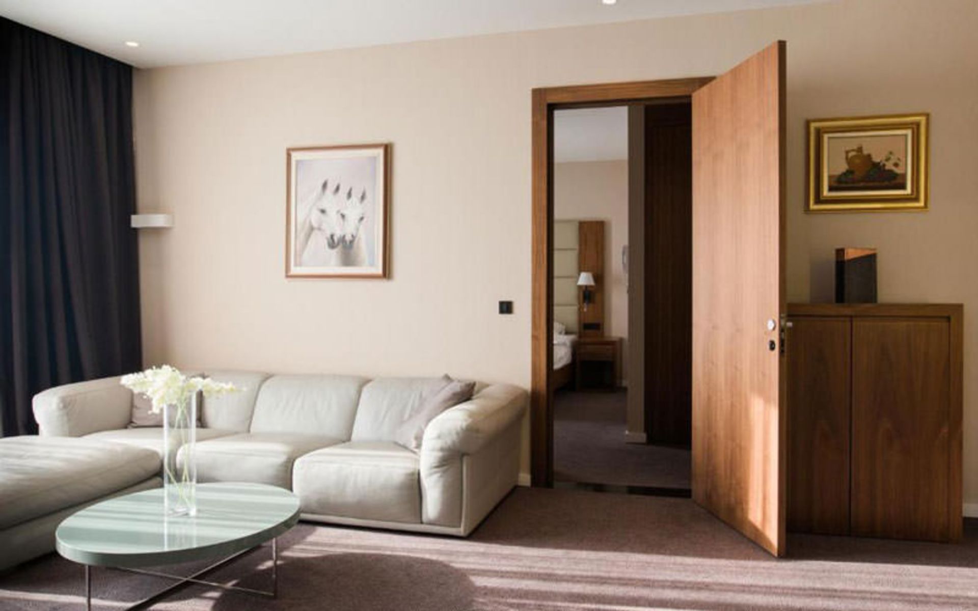 هتل د گلدن سنتر آپارتمان (The Golden Center Apartments)