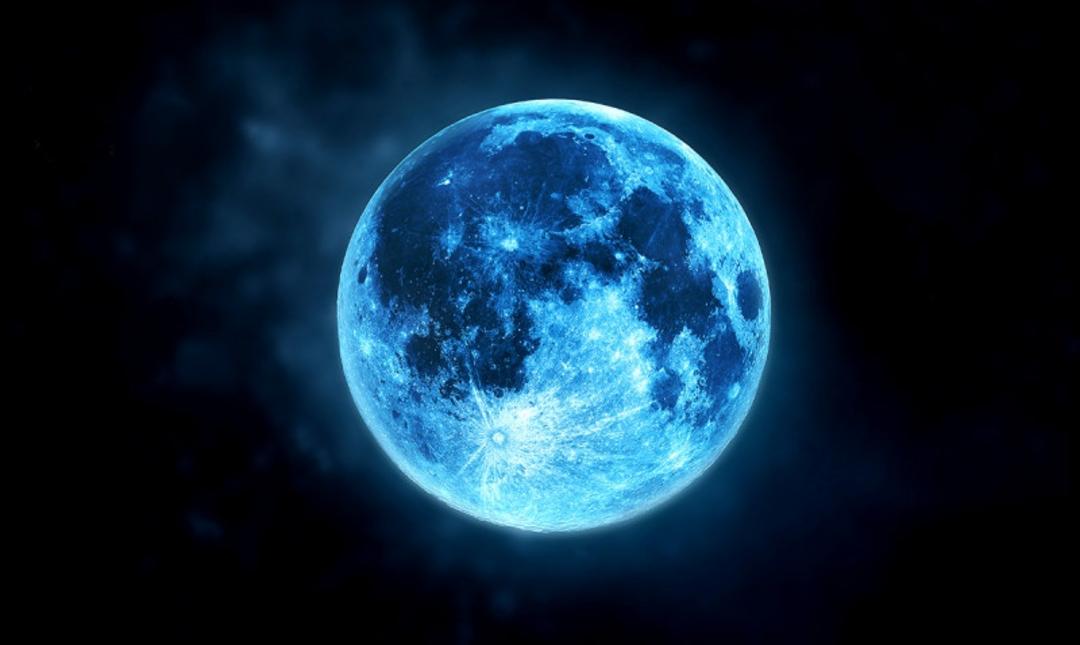 ماه آبی