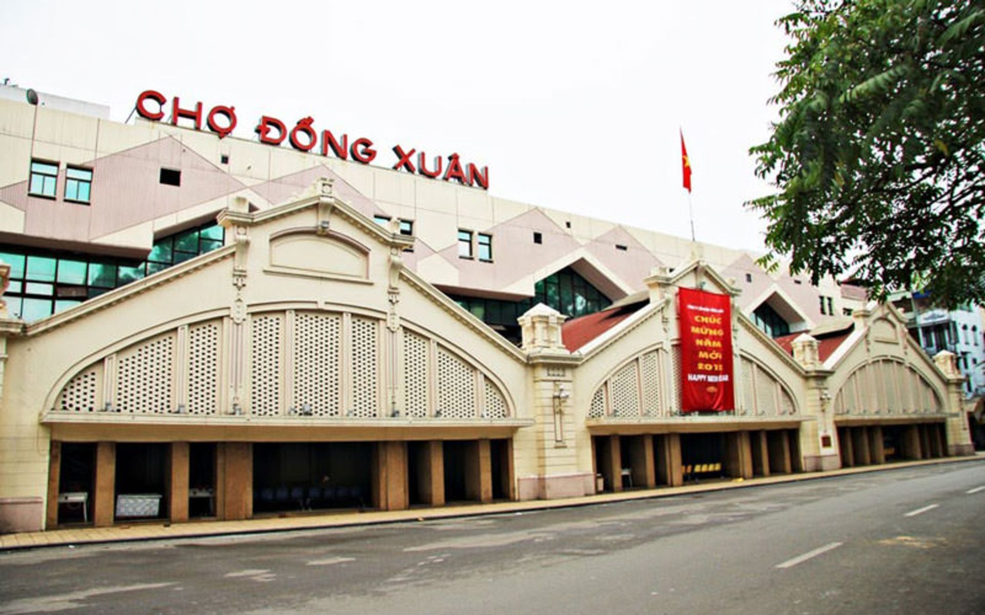 بازار دونگ ژوان (Dong Xuan Market)