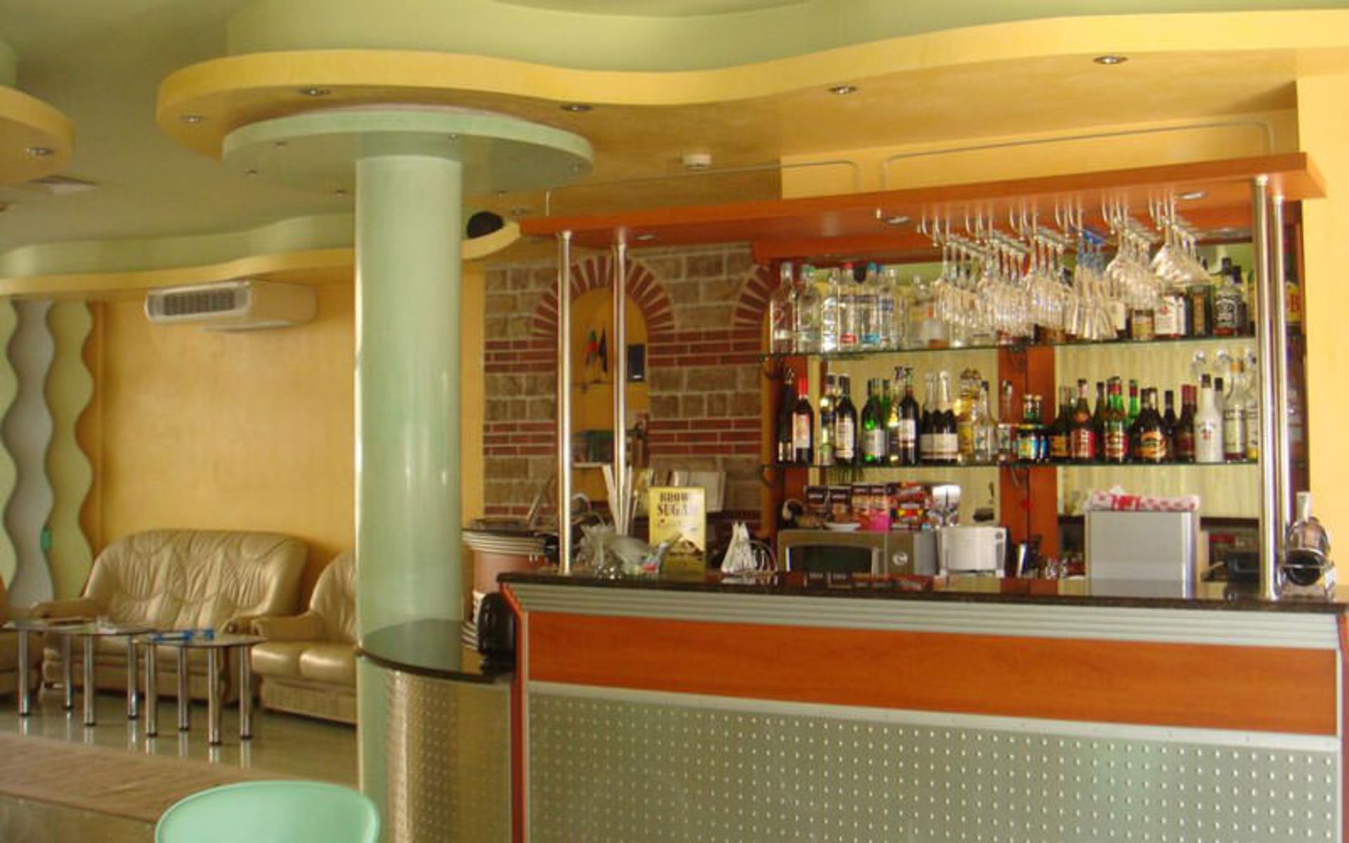 هتل دیونیس (Dionis Hotel)