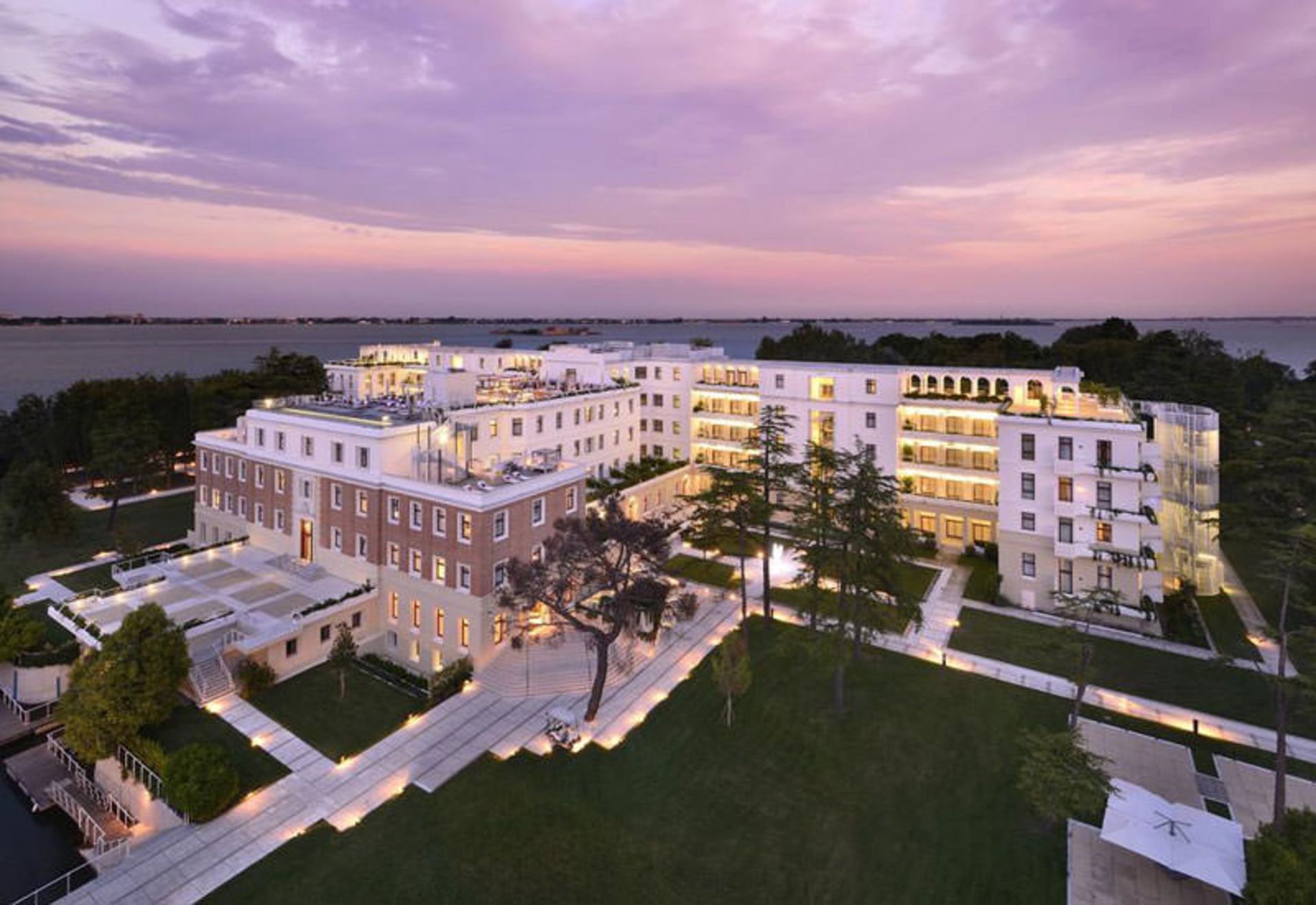 هتل جی دابلیو ماریوت ونیز ریزورت اند اسپا (JW Marriott Venice Resort & Spa)