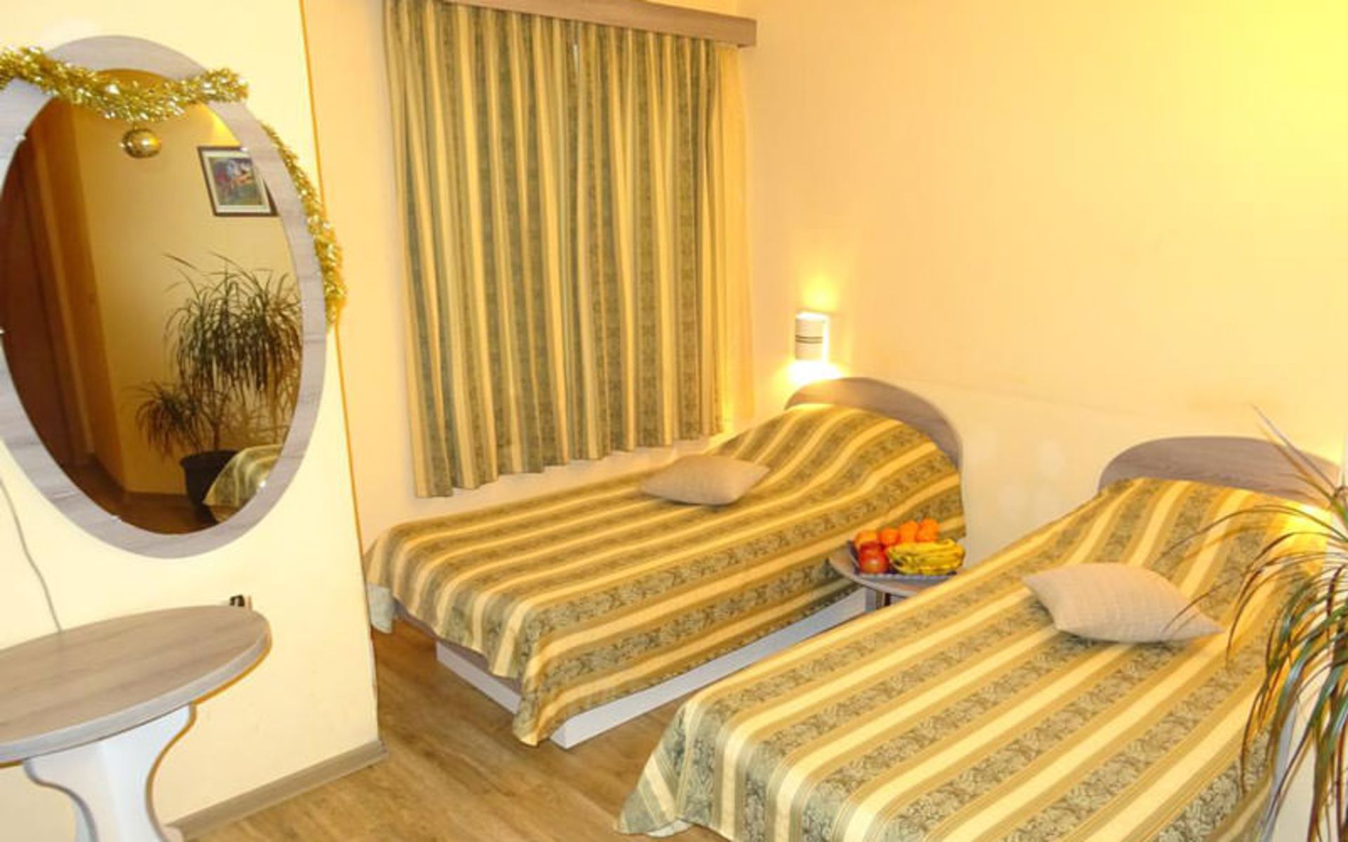هتل کالر (Hotel Color)