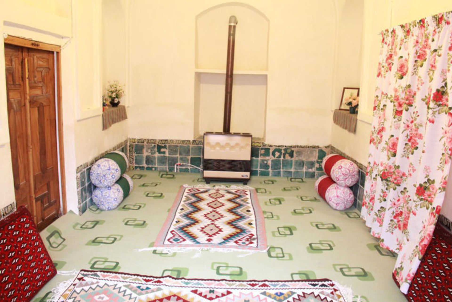اقامتگاه بومگردی علوی