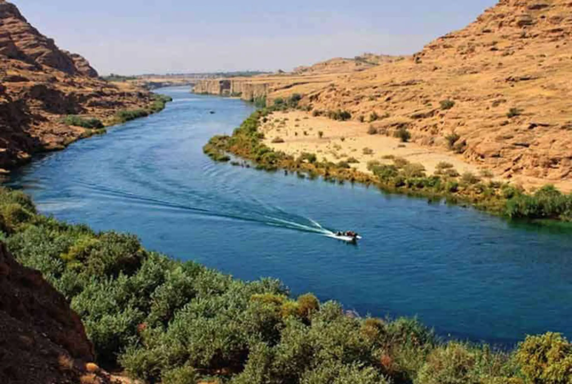 سفر یک‌روزه به پامنار؛ از خانه‌های روستایی تا جزیره‌های دریاچه دز