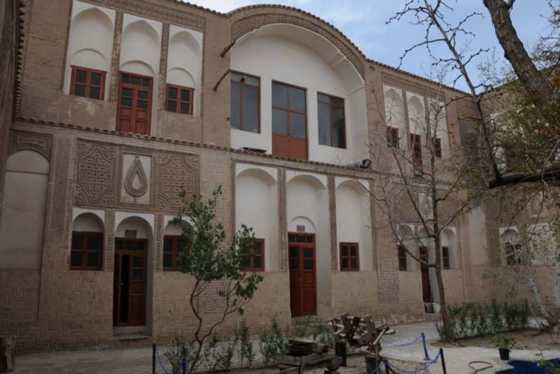 خانه تاریخی اعتمادی نیا