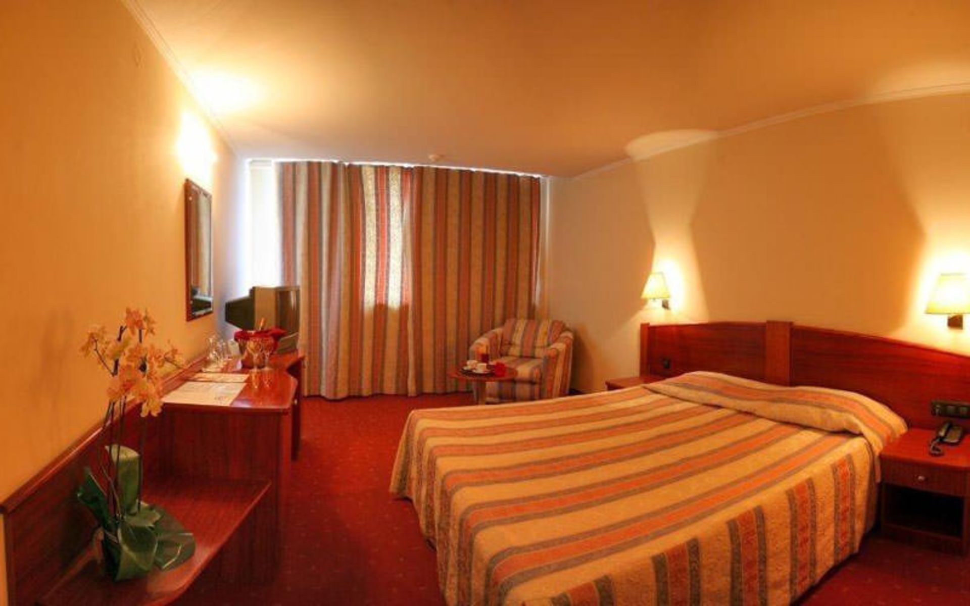 هتل اربیتا (Hotel Orbita)