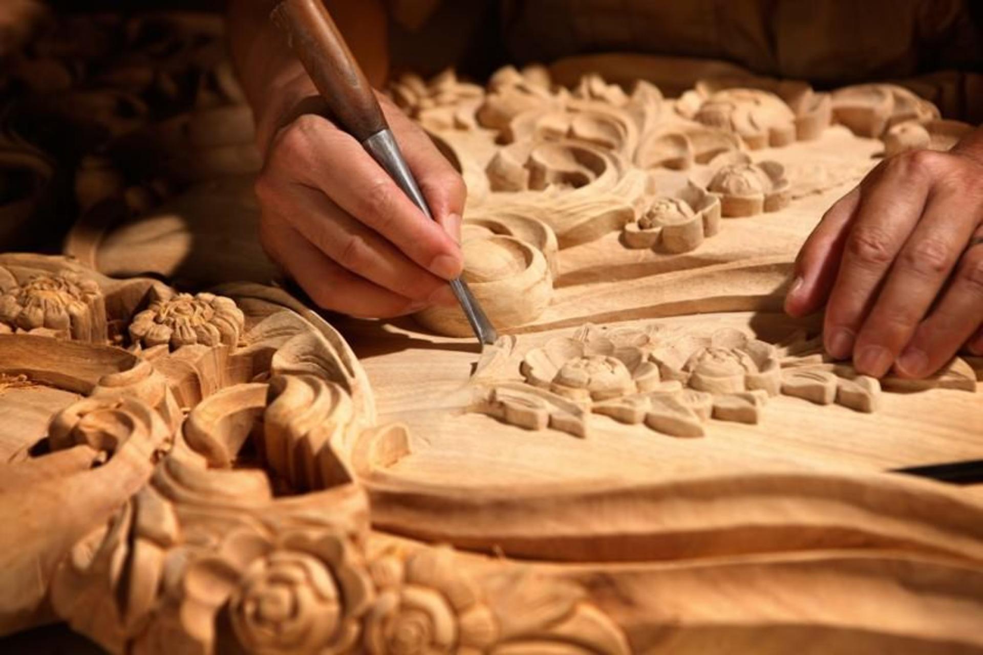 کنده کاری روی چوب