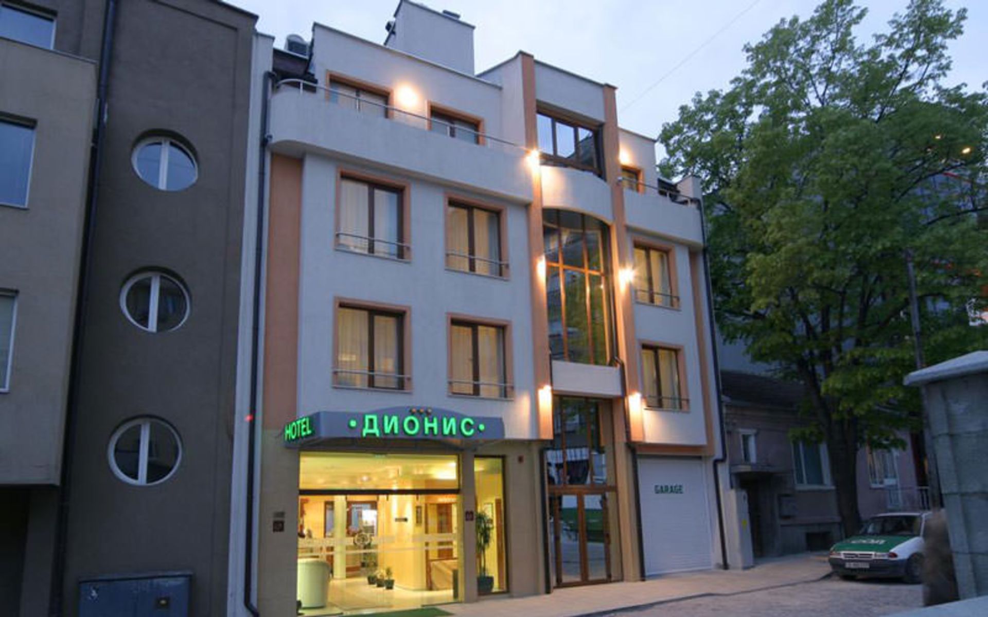هتل دیونیس (Dionis Hotel)