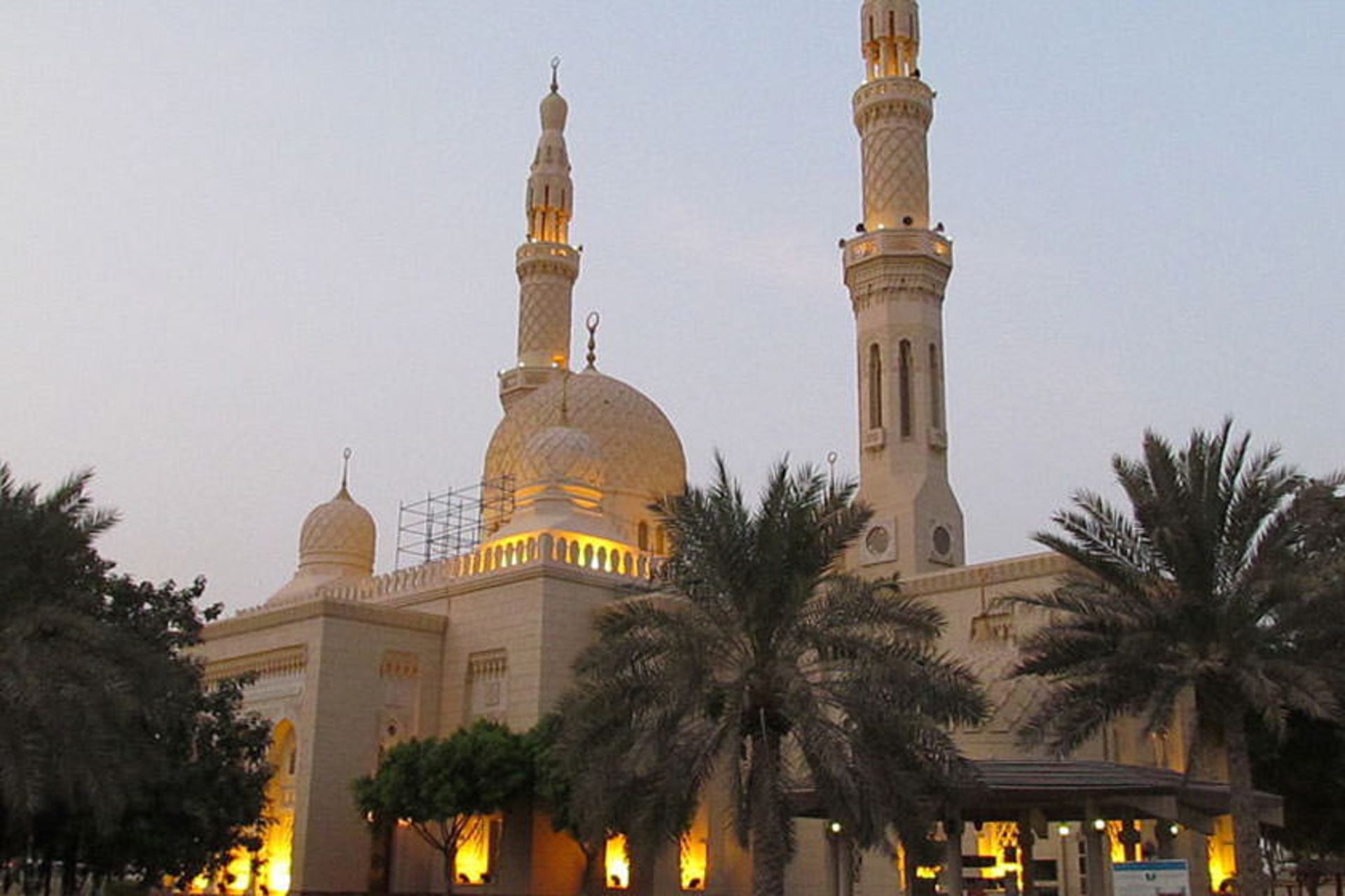دبی