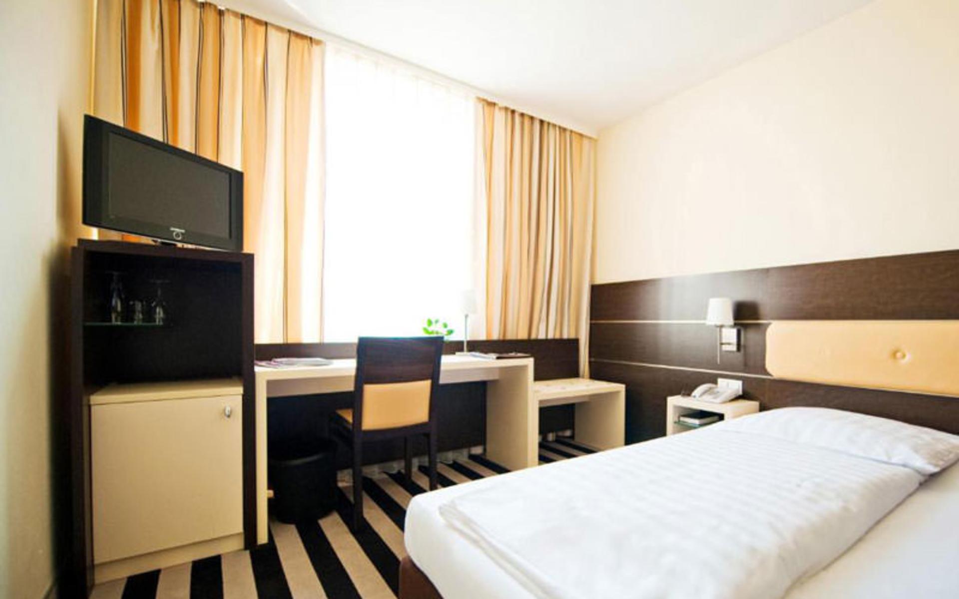 هتل بریستول (Bristol Hotel)