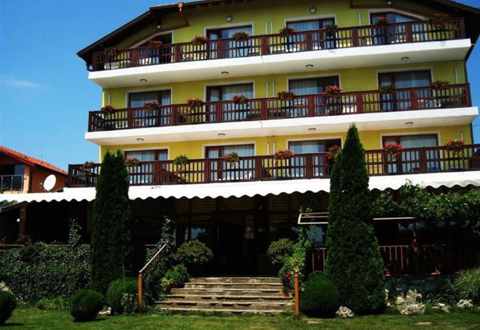 هتل مارگاریتا (Margarita Hotel)