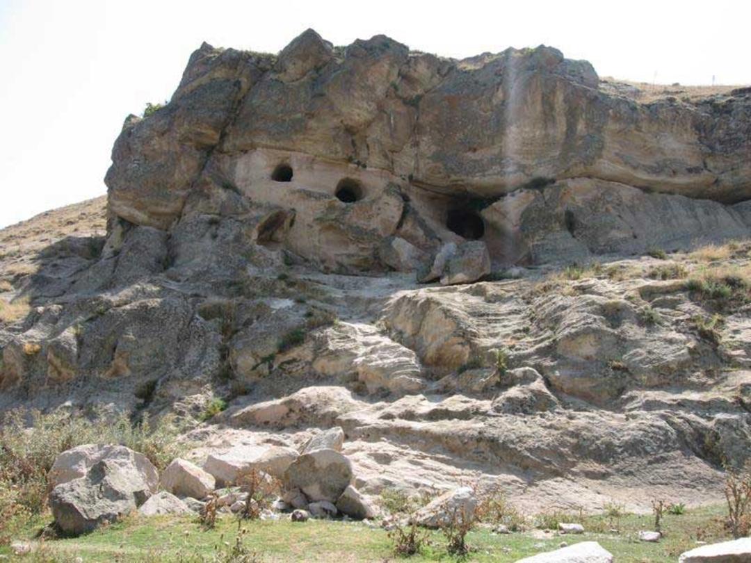 دهکده صخره ای باستانی ویند کلخوران در جنوب سرعین