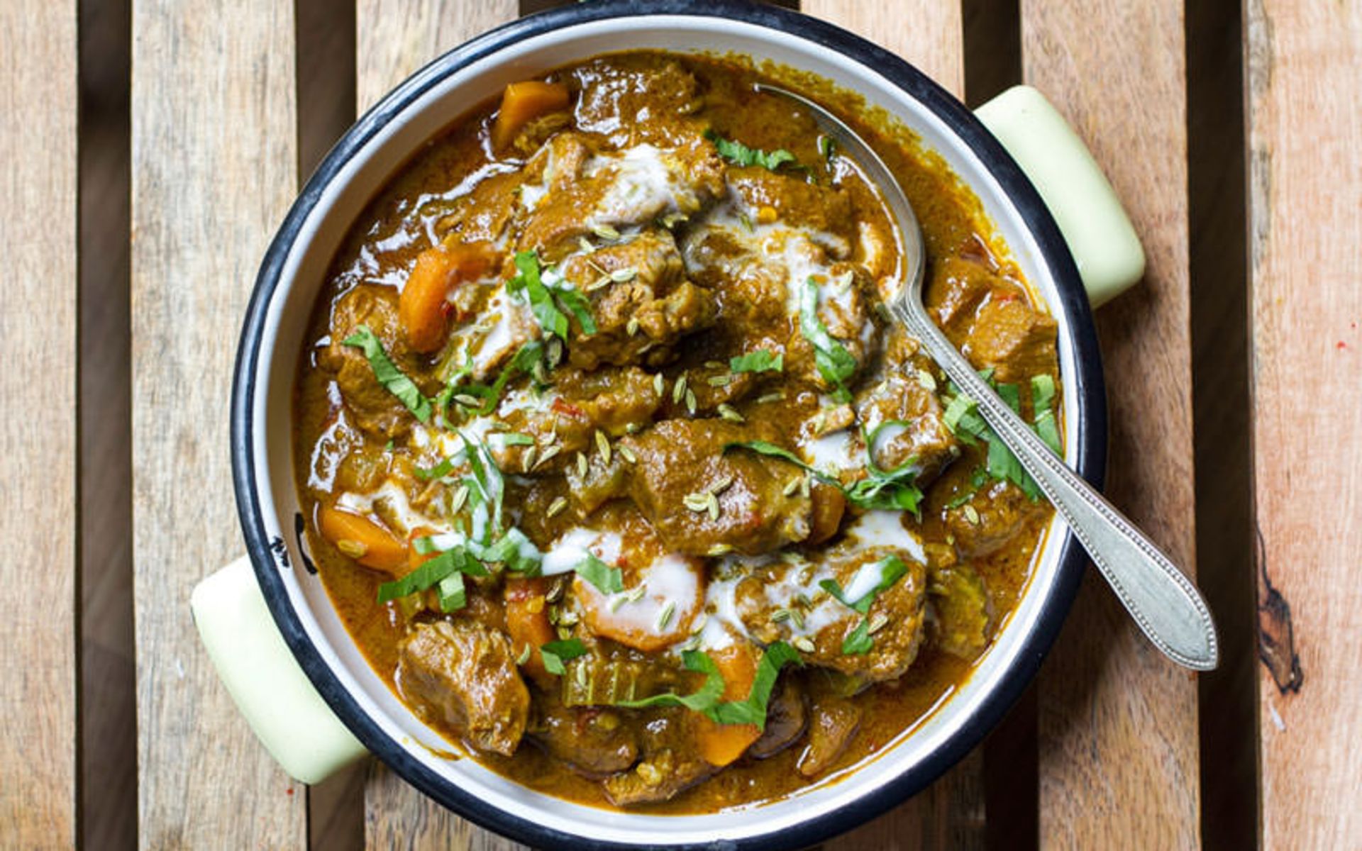 بره مونته نگرویی در شیر (Montenegrin Lamb in Milk)