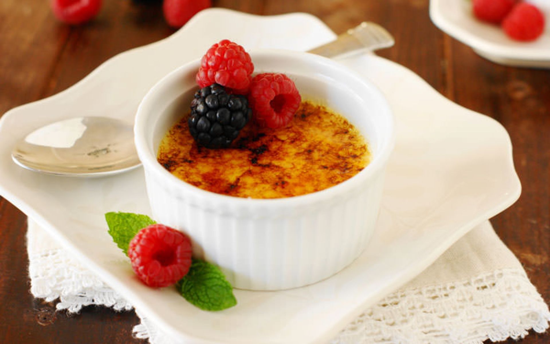 کرم بروله (Crème brûlée) – فرانسه