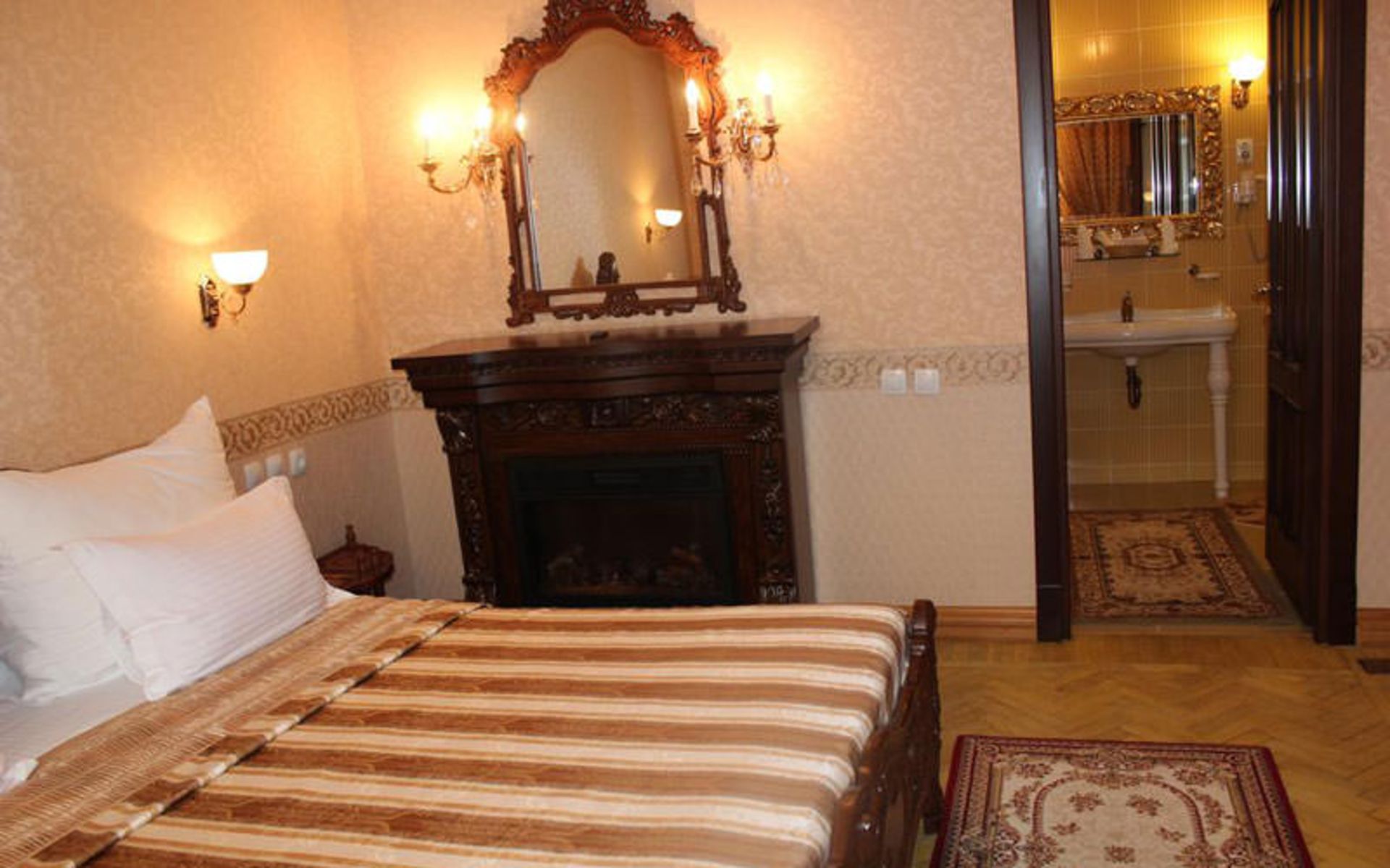 هتل اینتوریست (Hotel Intourist)