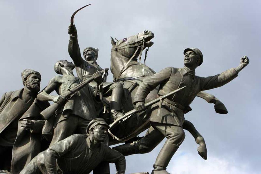 تندیس شاپف (Chapaev Monument)