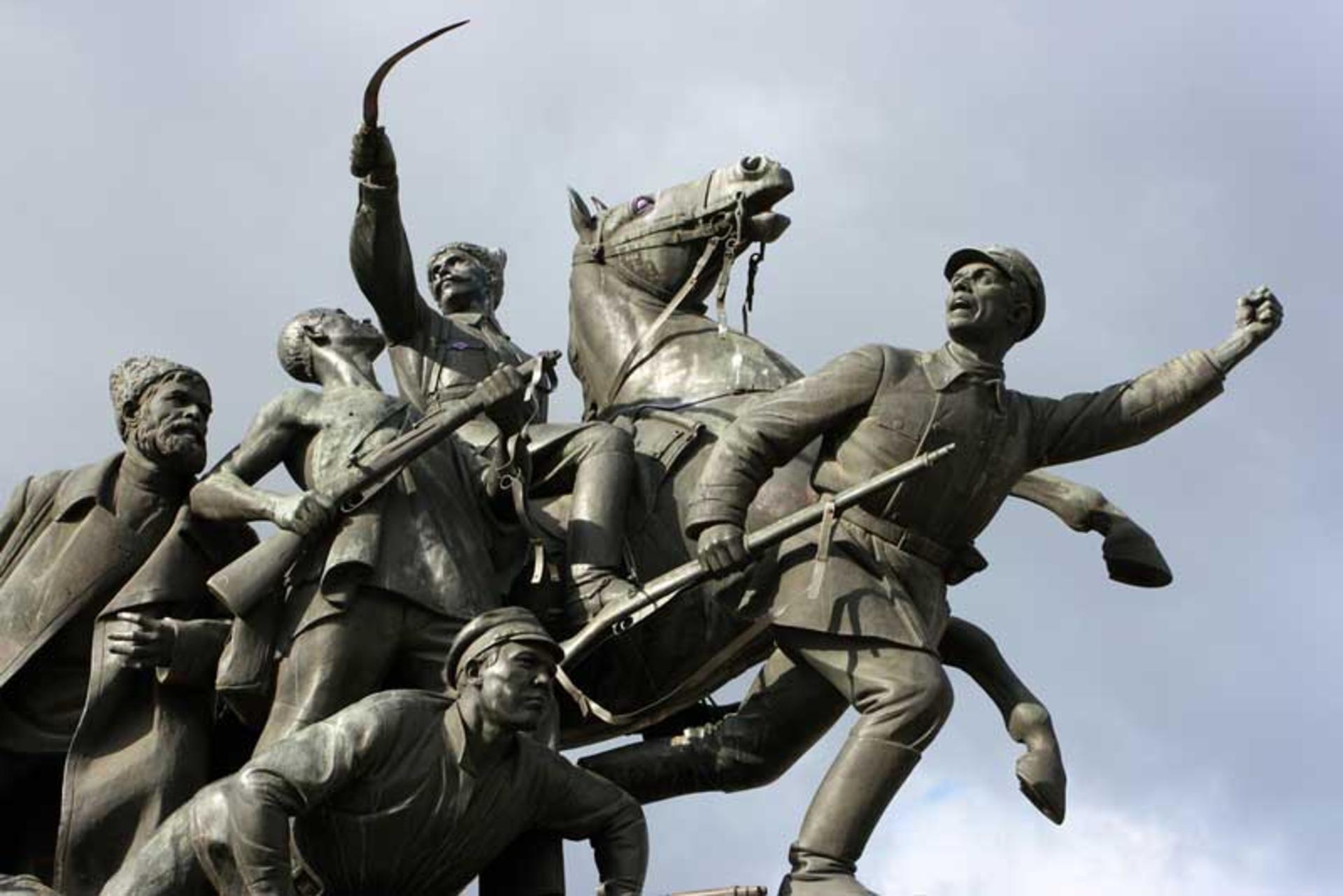 تندیس شاپف (Chapaev Monument)