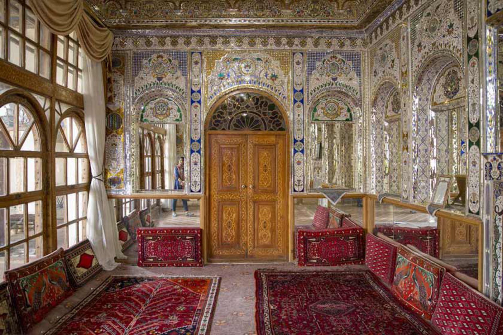 تزئینات داخلی موزه موسیقی شیراز (خانه منطقی نژاد)