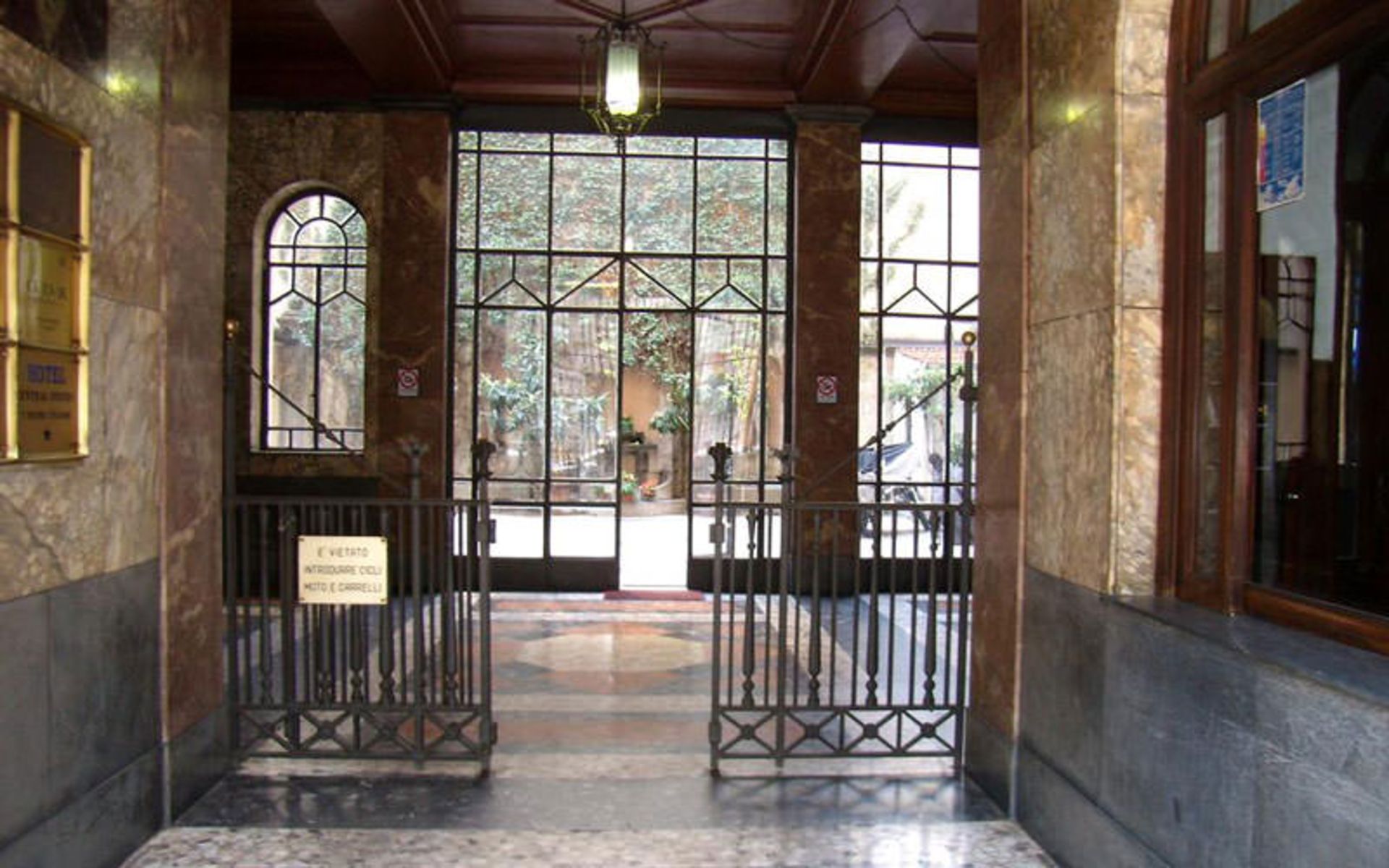 هتل سنترال استیشن (Hotel Central Station)