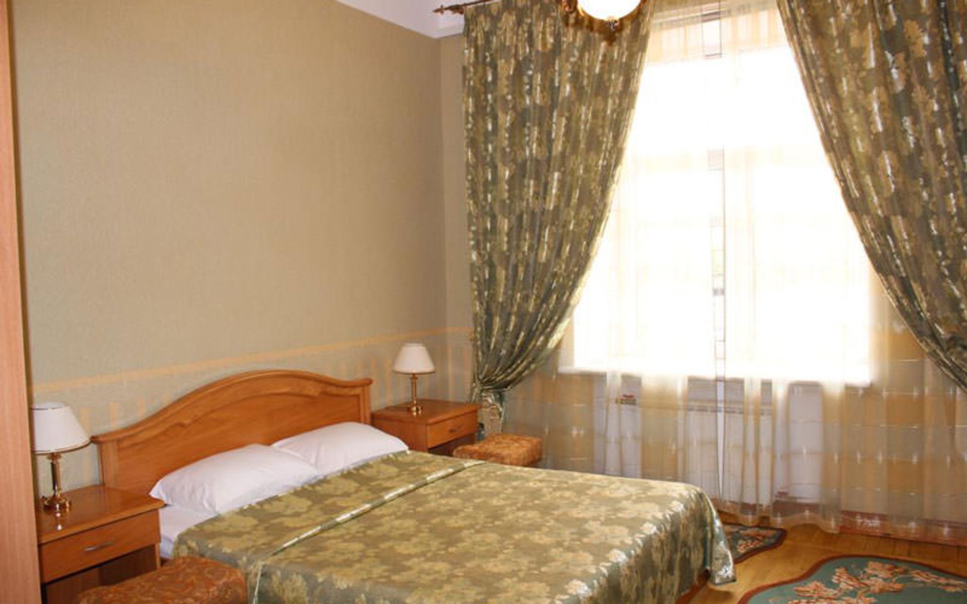 هتل اینتوریست (Hotel Intourist)