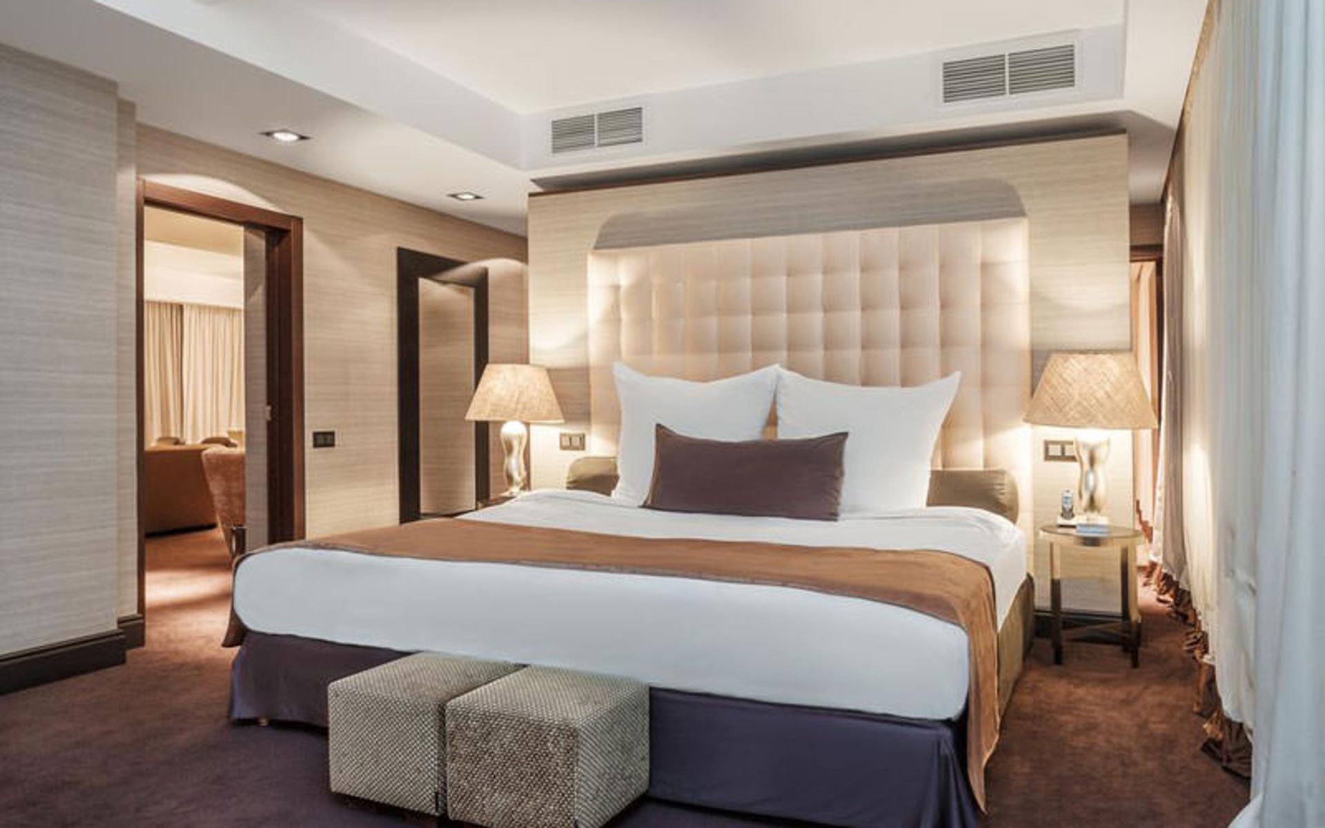هتل ولنا (Volna Hotel)