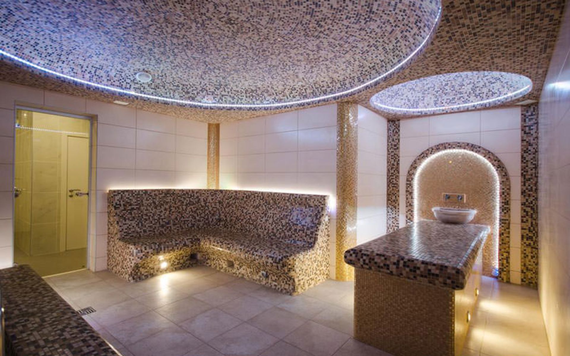 هتل نوی (Hotel Noy)