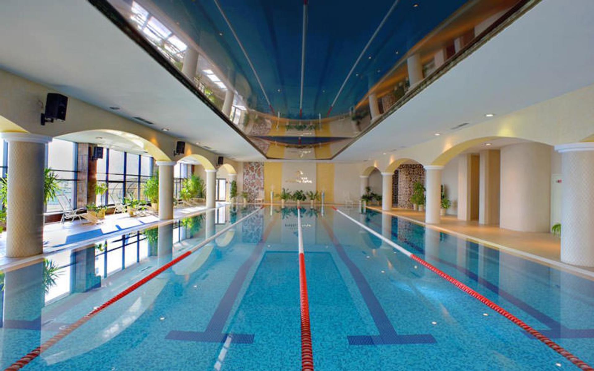 هتل ریوریا (Riviera Hotel)