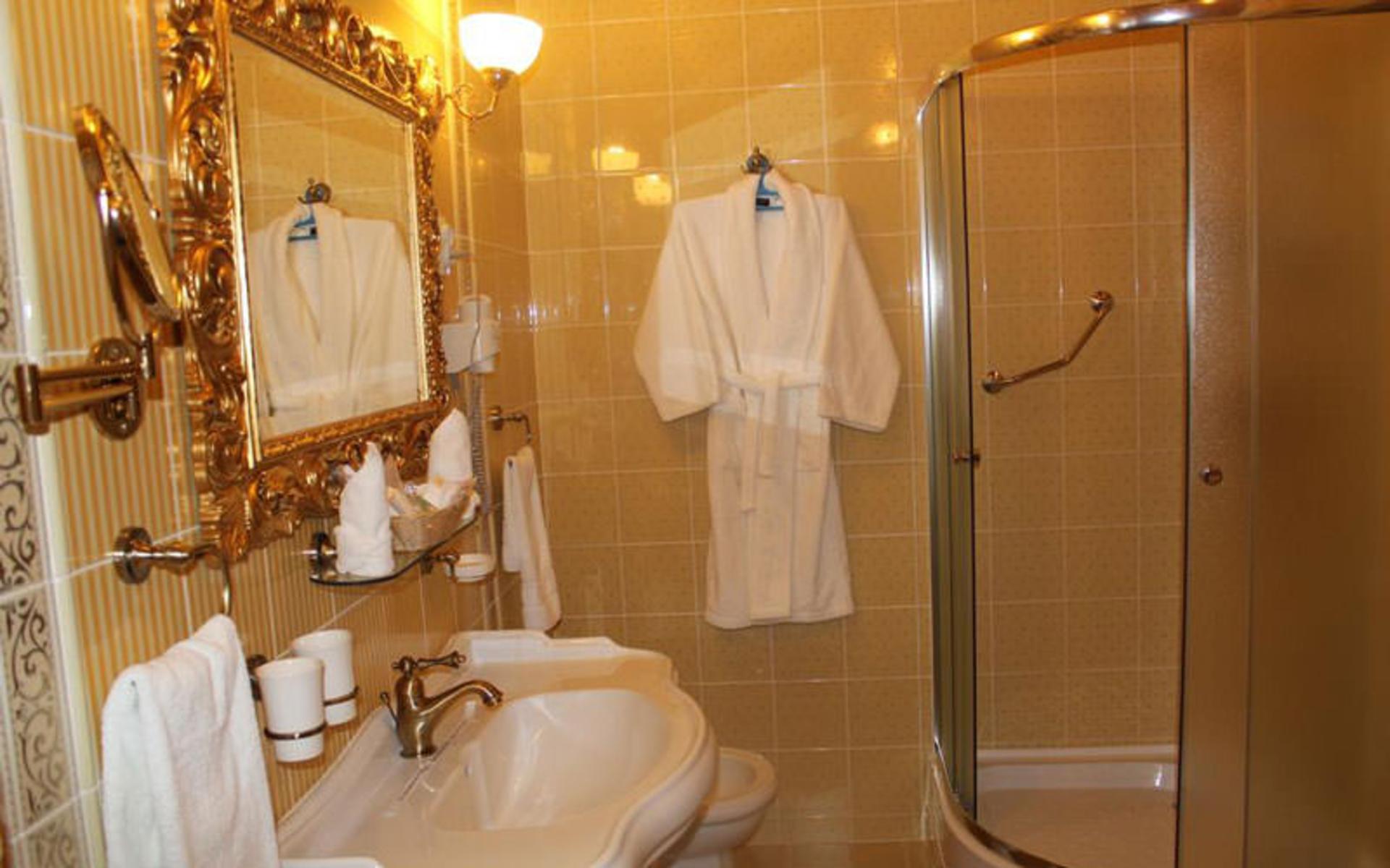 هتل اینتوریست (Hotel Intourist)