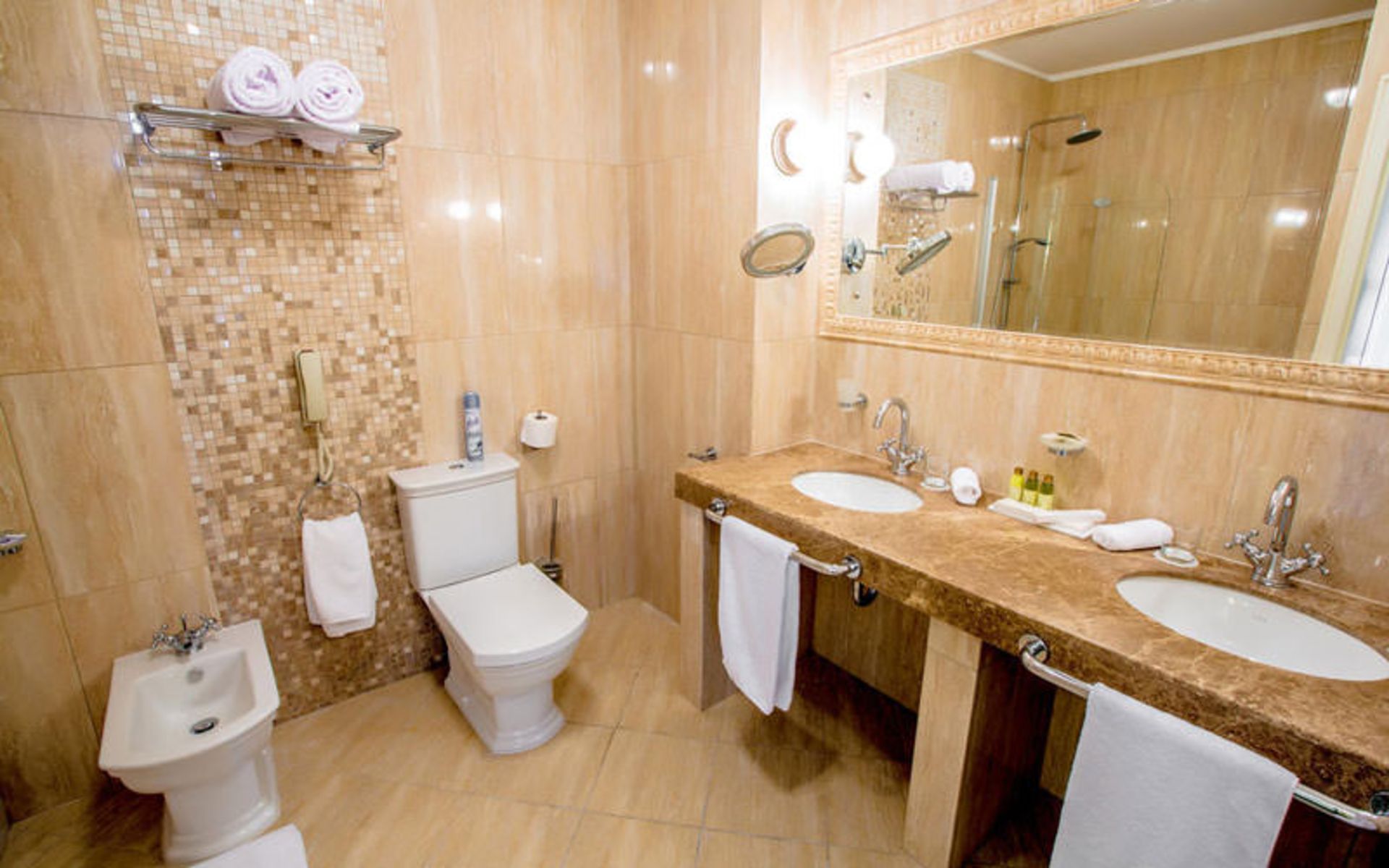 هتل ولگوگراد (Hotel Volgograd)