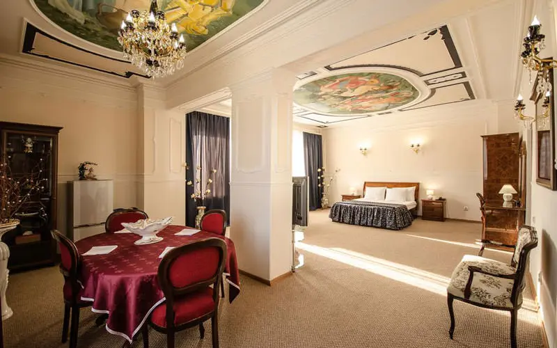 هتل نوی (Hotel Noy)