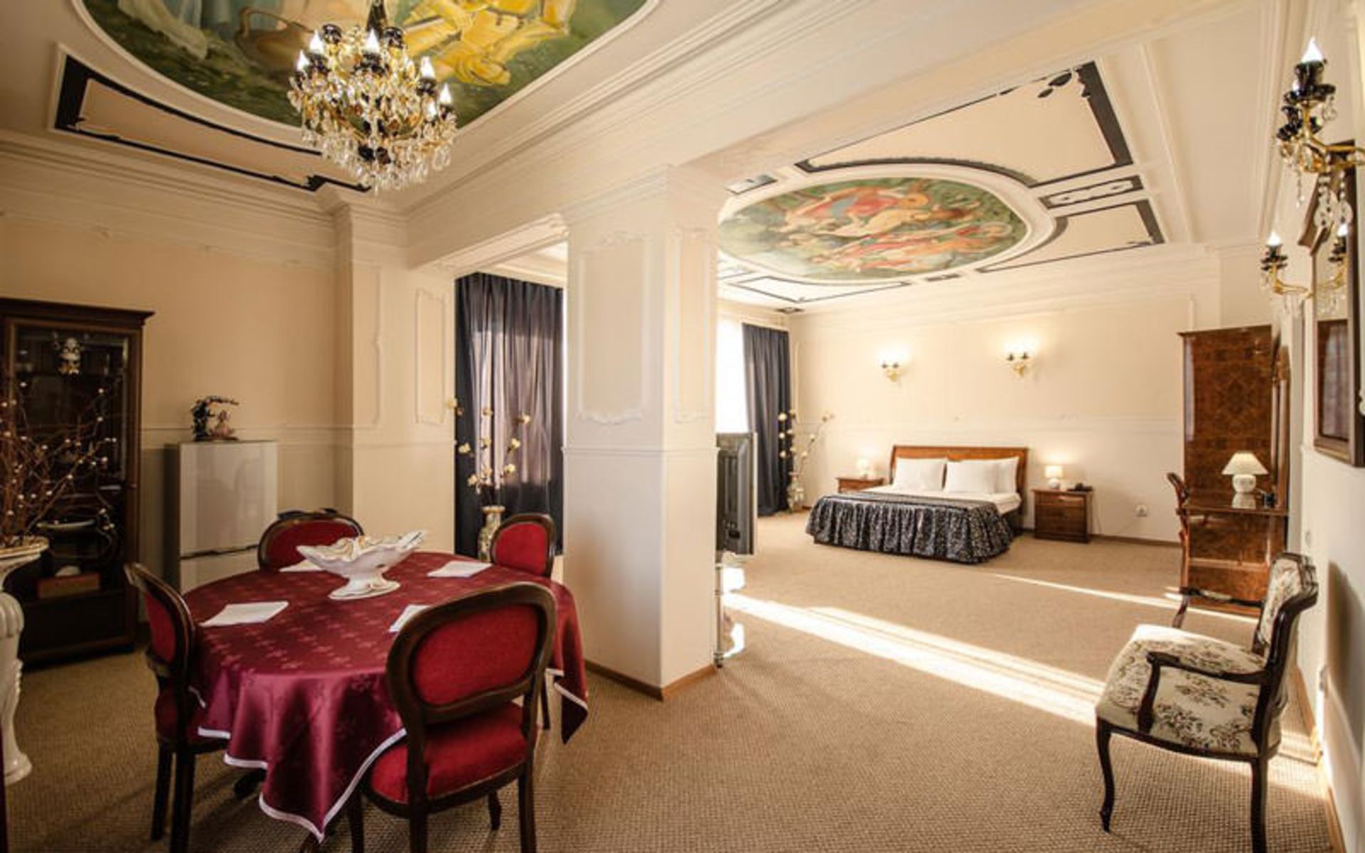 هتل نوی (Hotel Noy)