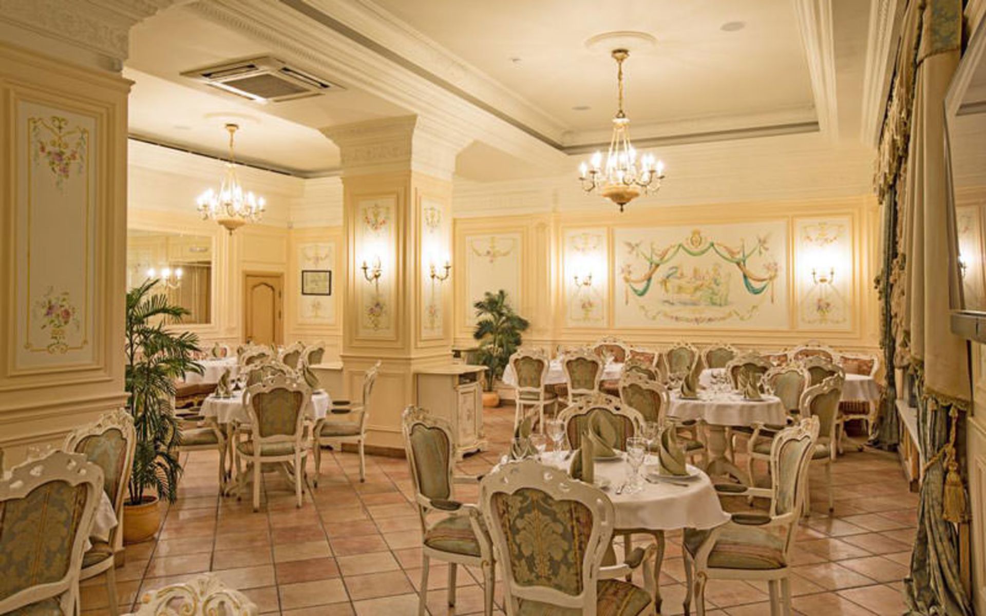 هتل ولگوگراد (Hotel Volgograd)