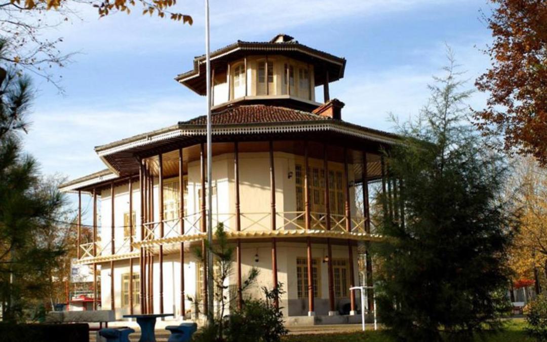 عمارت کلاه‌فرنگی ماکو
