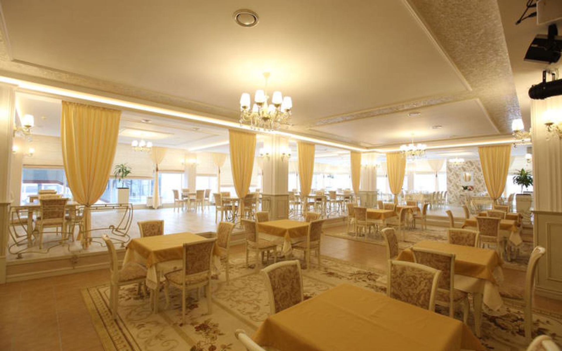 گرند هتل اوکا پریمیوم (Grand Hotel Oka Premium)