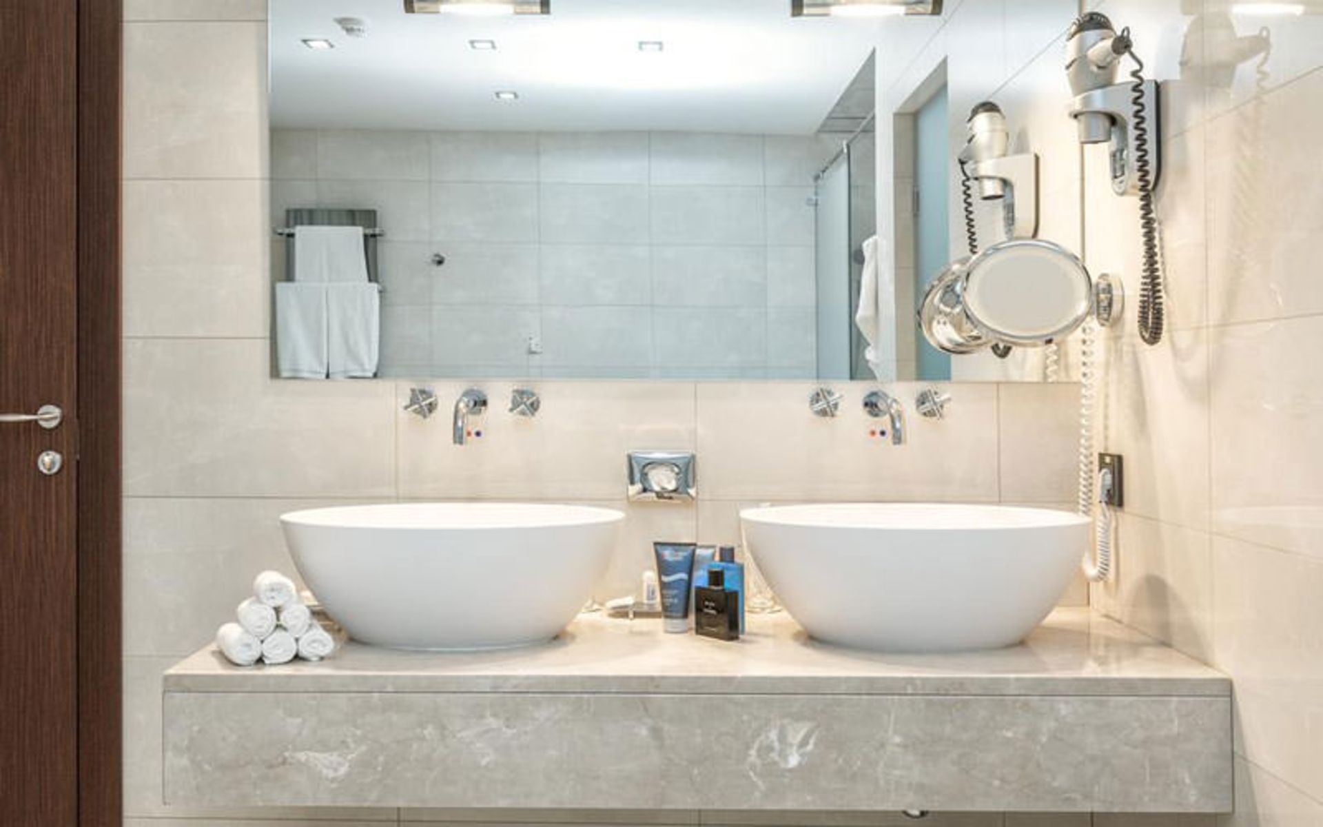 هتل ولنا (Volna Hotel)