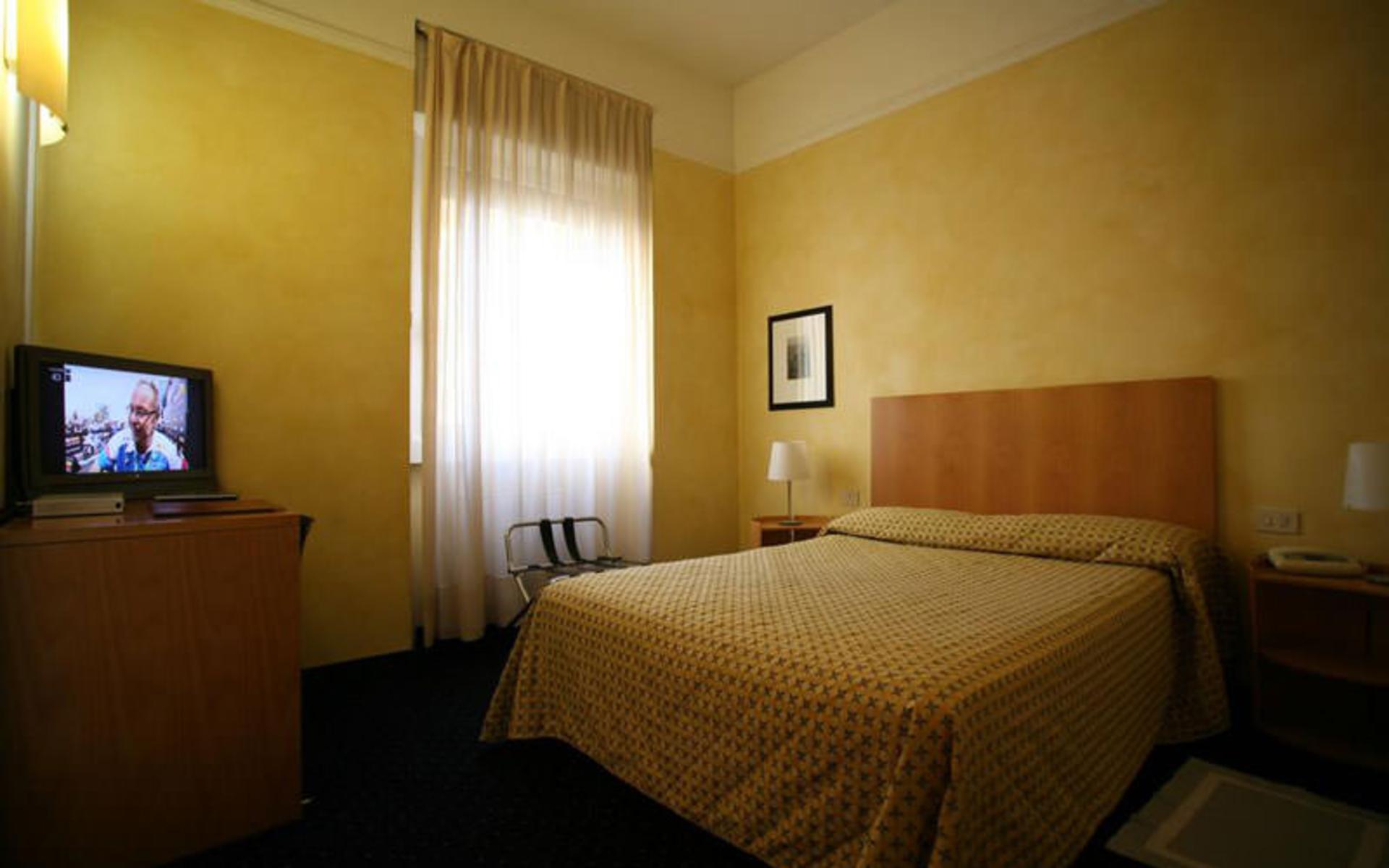 هتل کلاب (Club Hotel)