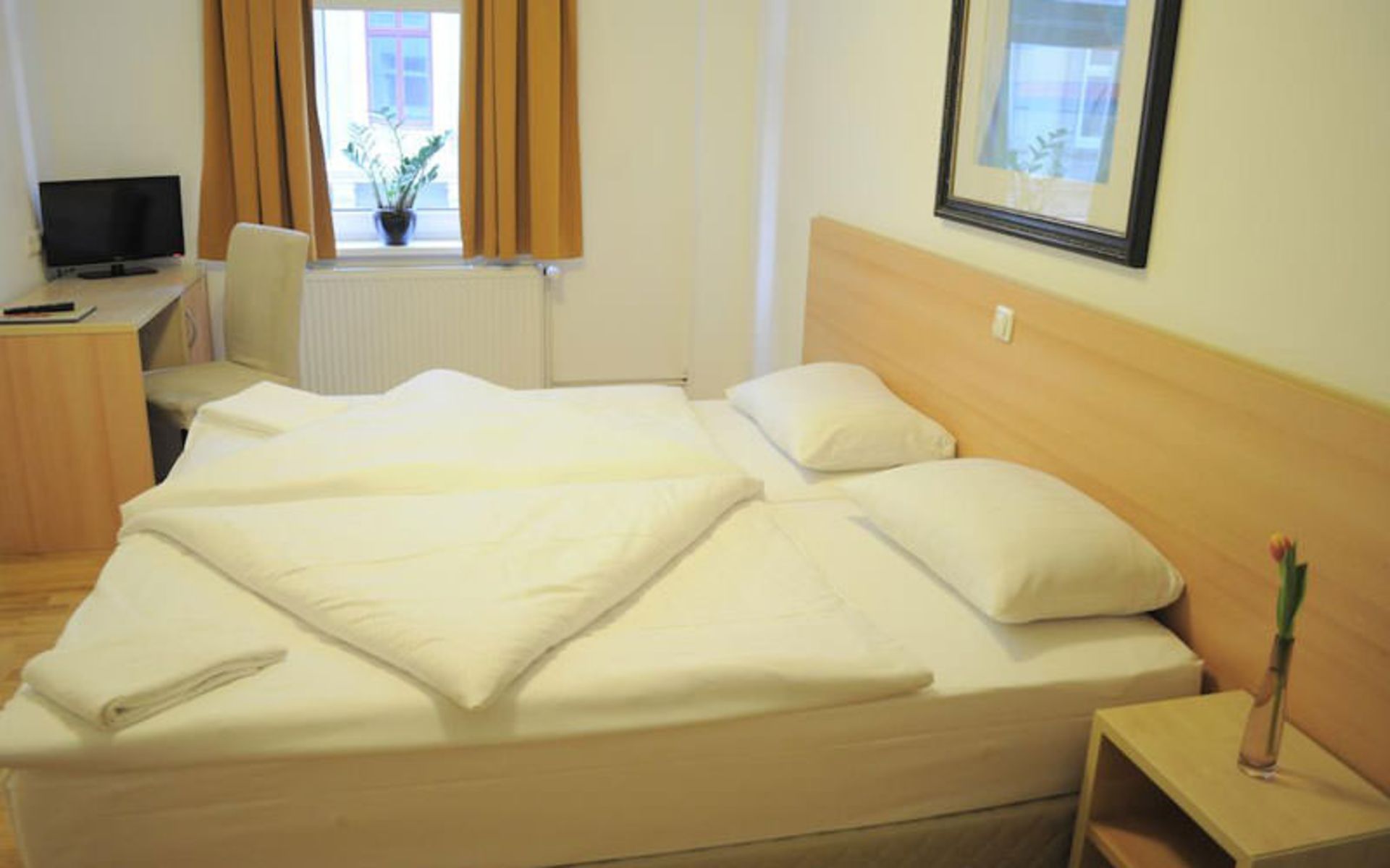 هتل بوداپستر هف (Hotel Budapester Hof)