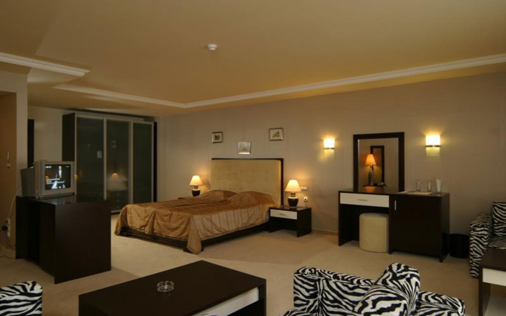 هتل ادمیرال (Hotel Admiral)