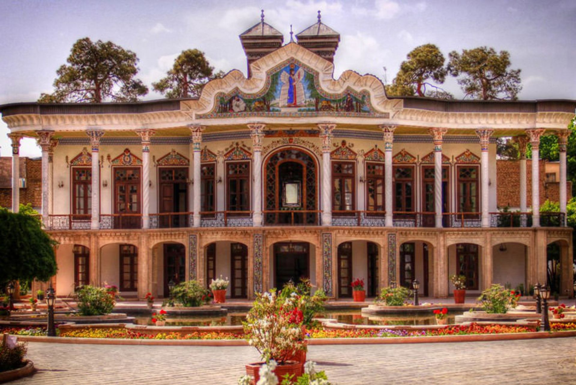باغ و عمارت شاپوری