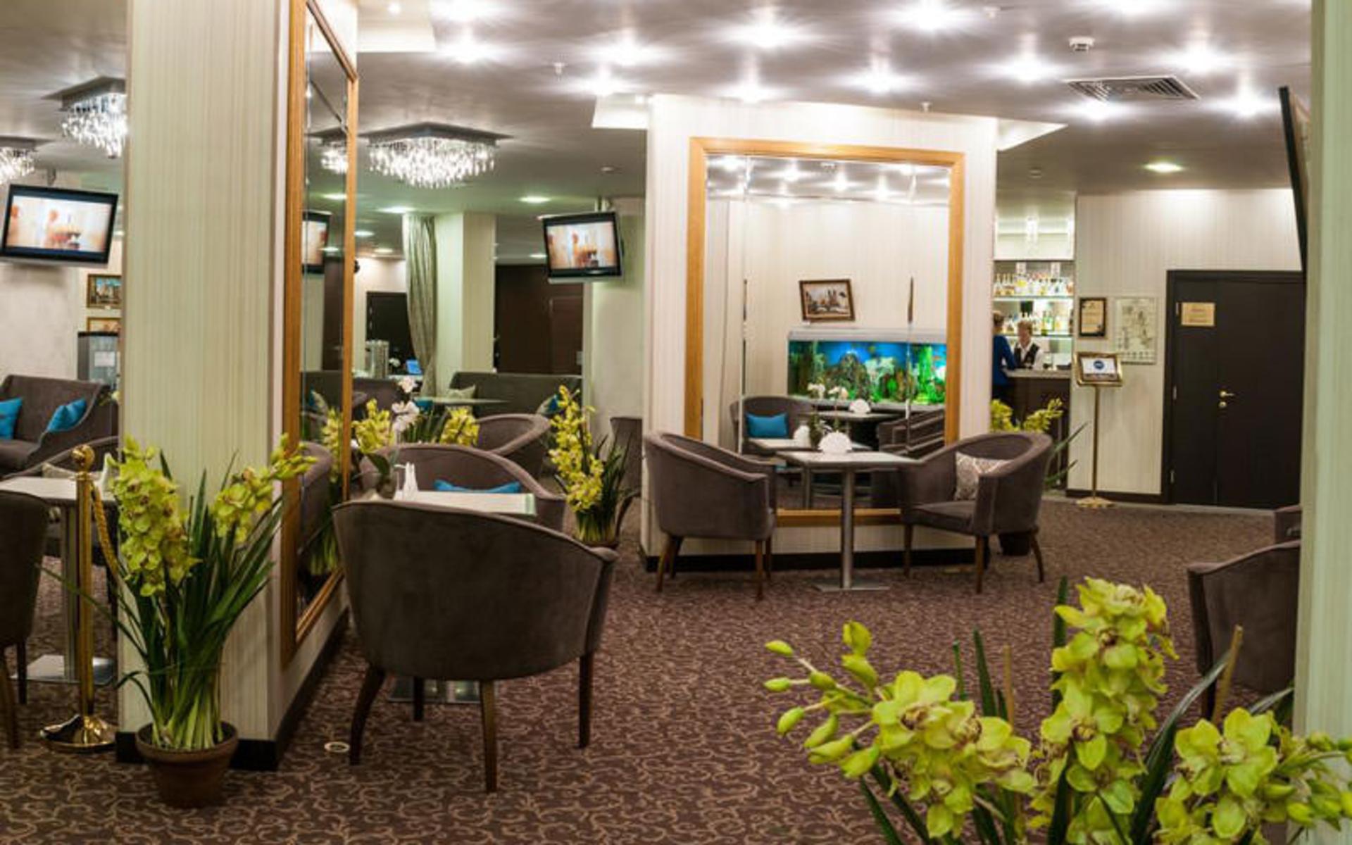 هتل ریوریا (Riviera Hotel)