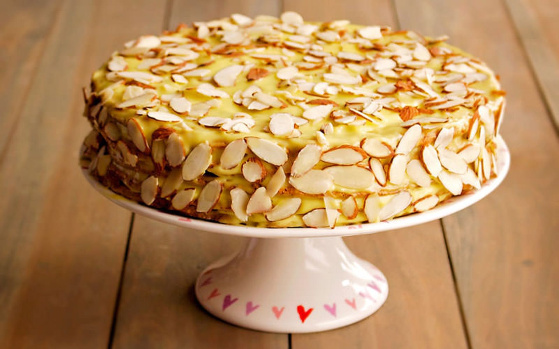 تارت استرهازی (Esterházy torte) – مجارستان