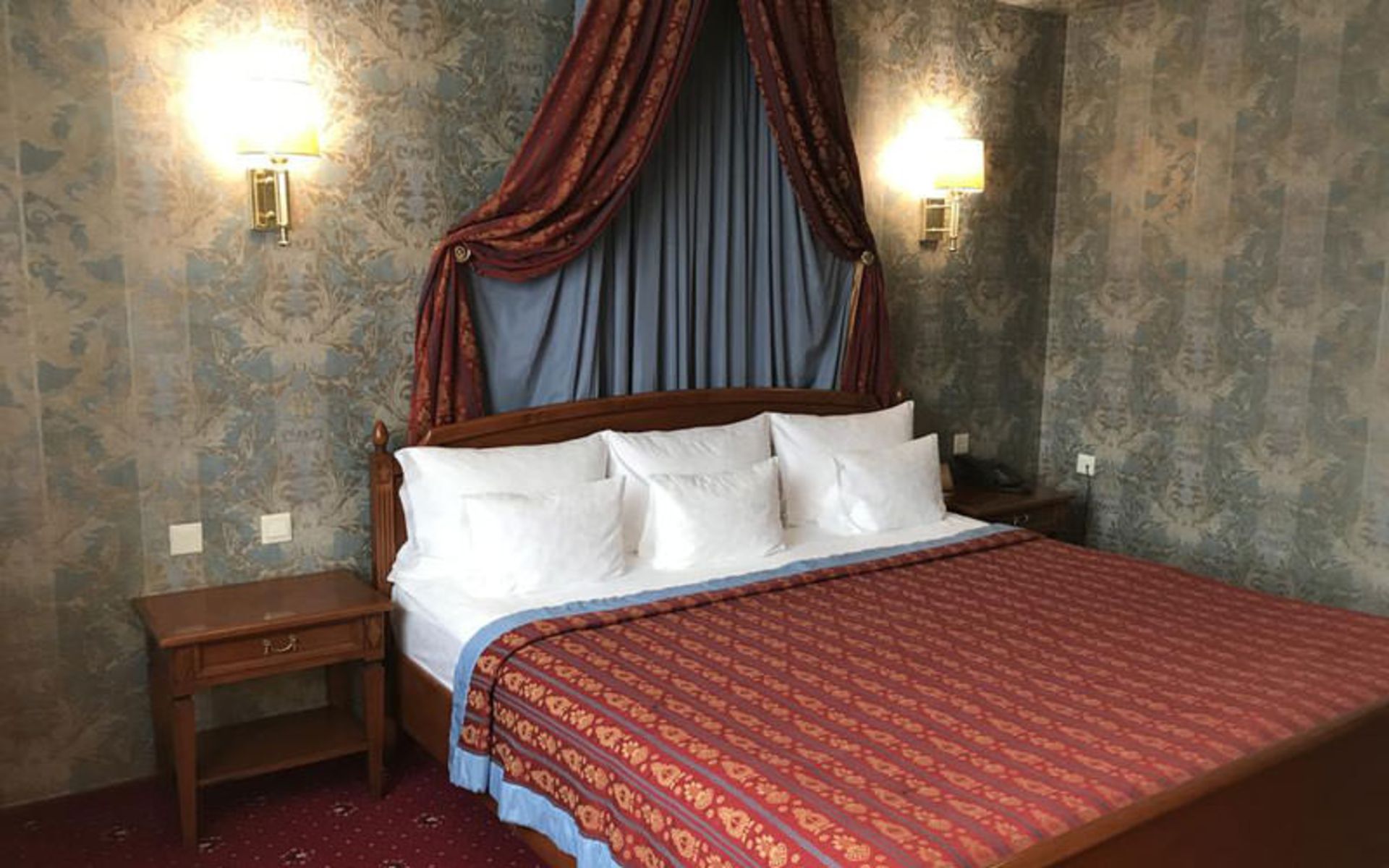 هتل آتریوم پالاس (Atrium Palace Hotel)