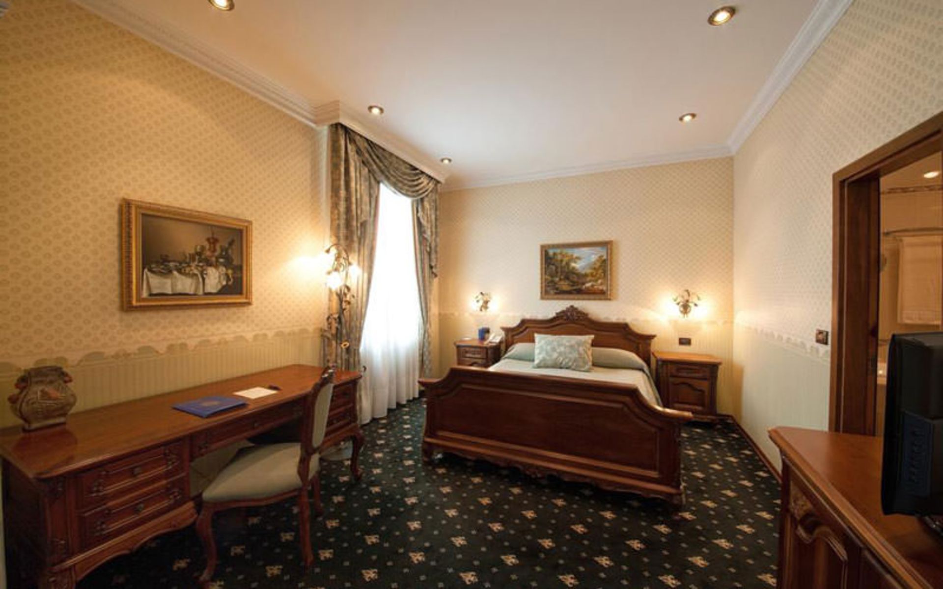 هتل گرند هتل لندن (Grand Hotel London)