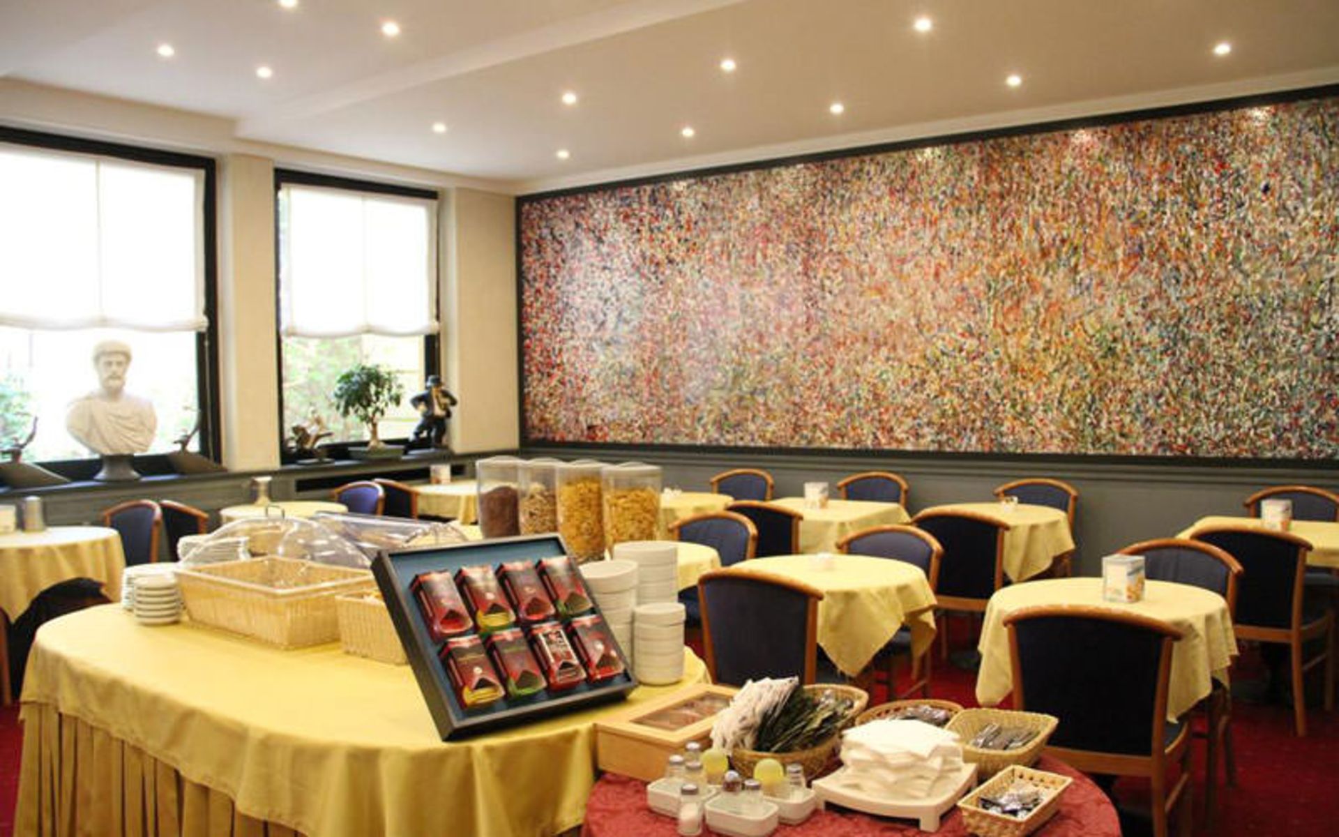 هتل کلاب (Club Hotel)