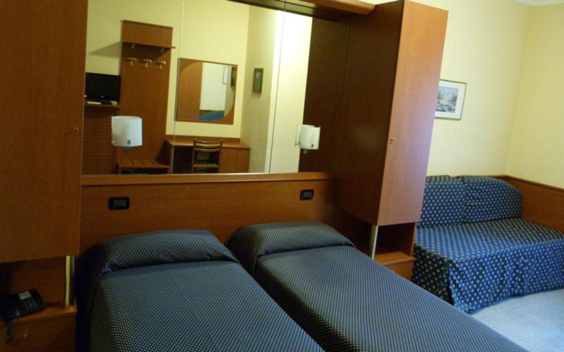 هتل آورورا (Hotel Aurora)