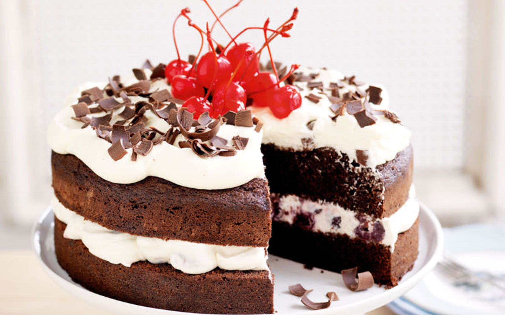 کیک جنگل سیاه (Black Forest gateau) – آلمان