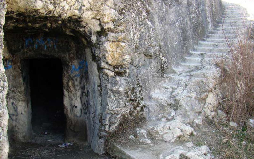 دخمه سنگی فرهاد